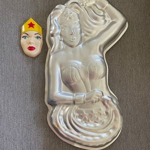 Vintage Wonder Woman Cake Pan set.